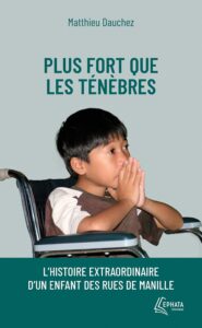 Couverture du livre Plus fort que les ténèbres du Père Matthieu Dauchez